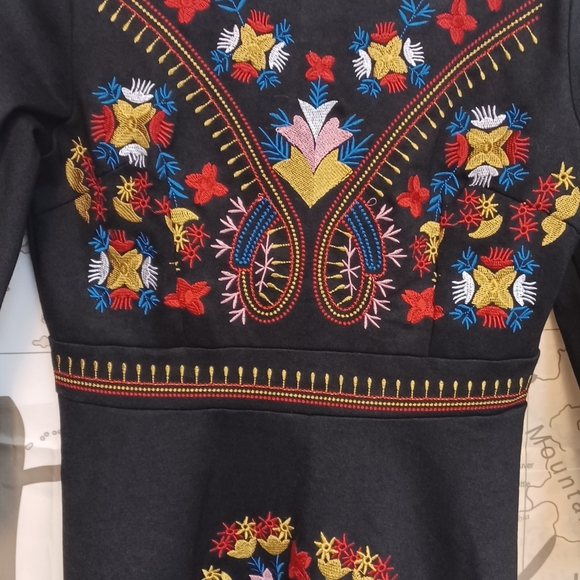 LAI MENG FIVE CATS Elegant Black Floral Embroidered Dress - Picture 6 of 13